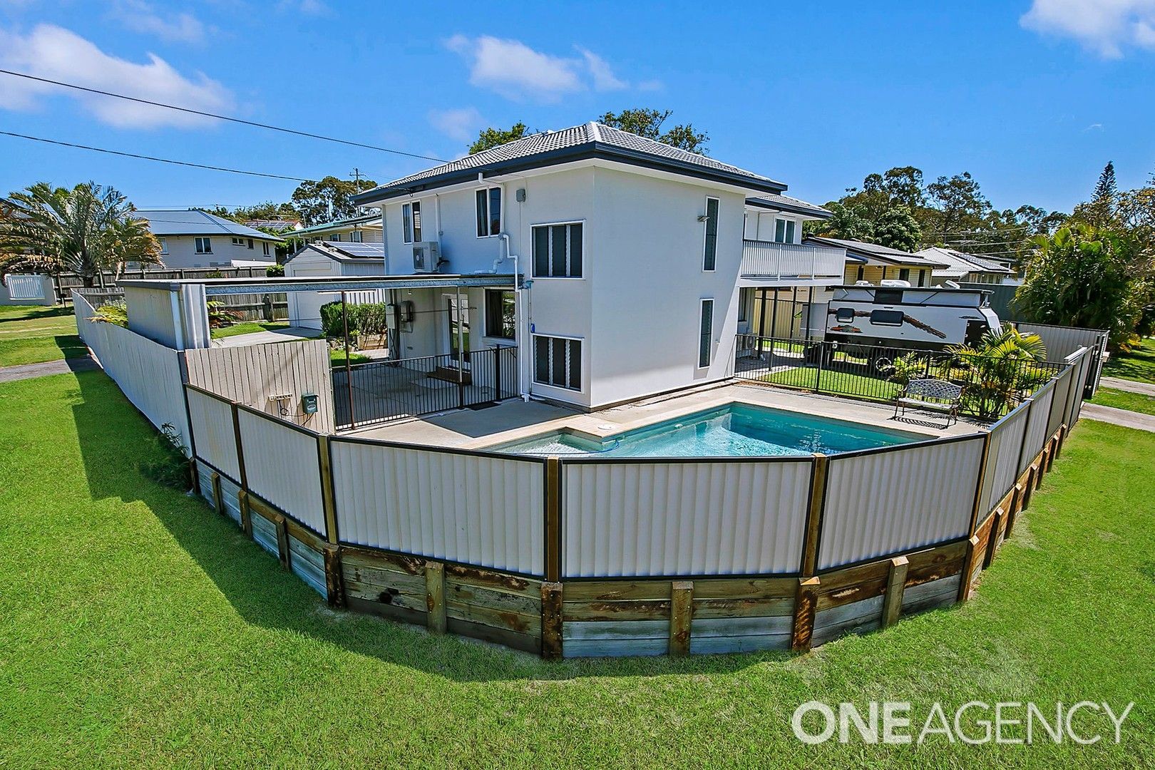 4 bedrooms House in 107 Henzell Street KIPPA-RING QLD, 4021