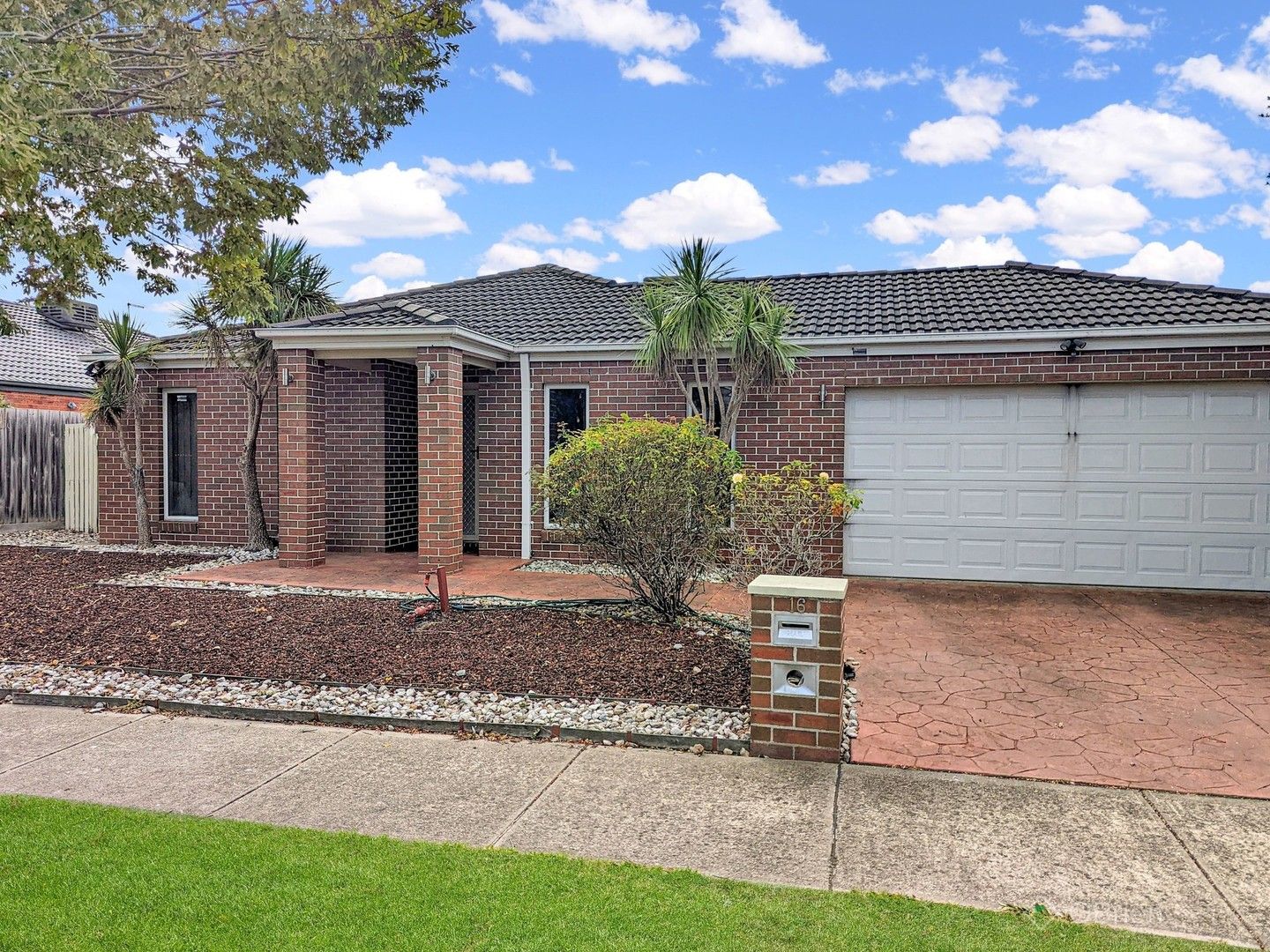 4 bedrooms House in 16 Tenterfield Drive NARRE WARREN SOUTH VIC, 3805