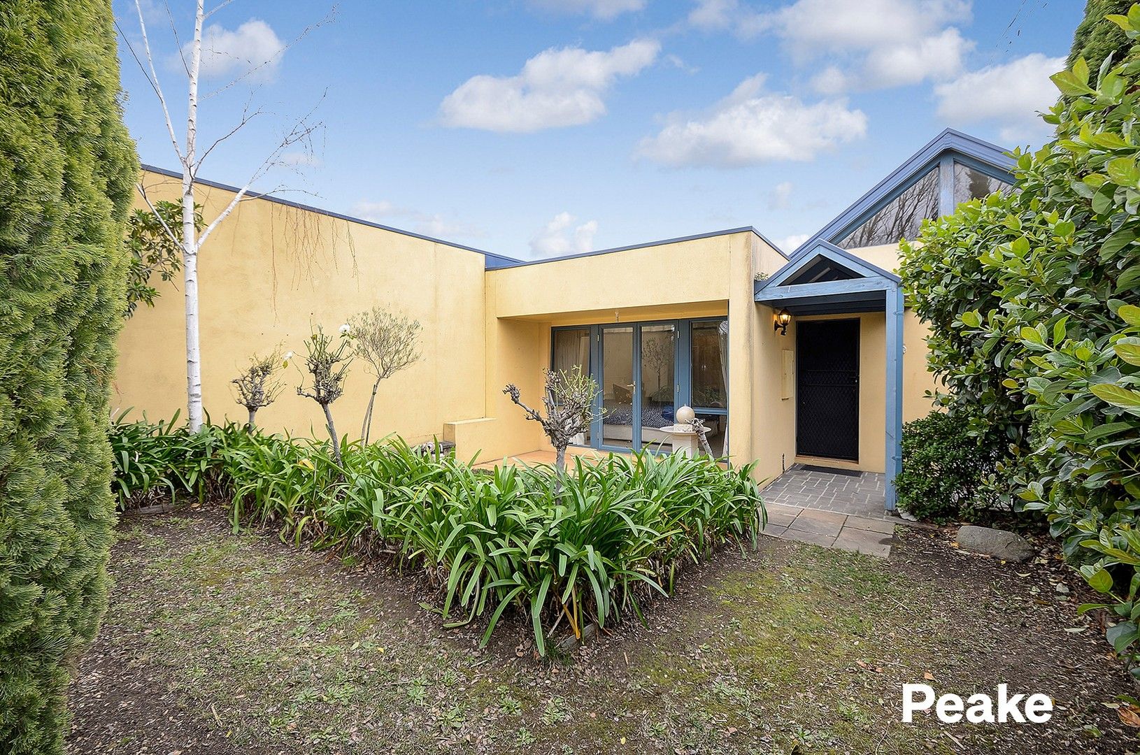 3 bedrooms House in 8 Normanton Place BERWICK VIC, 3806