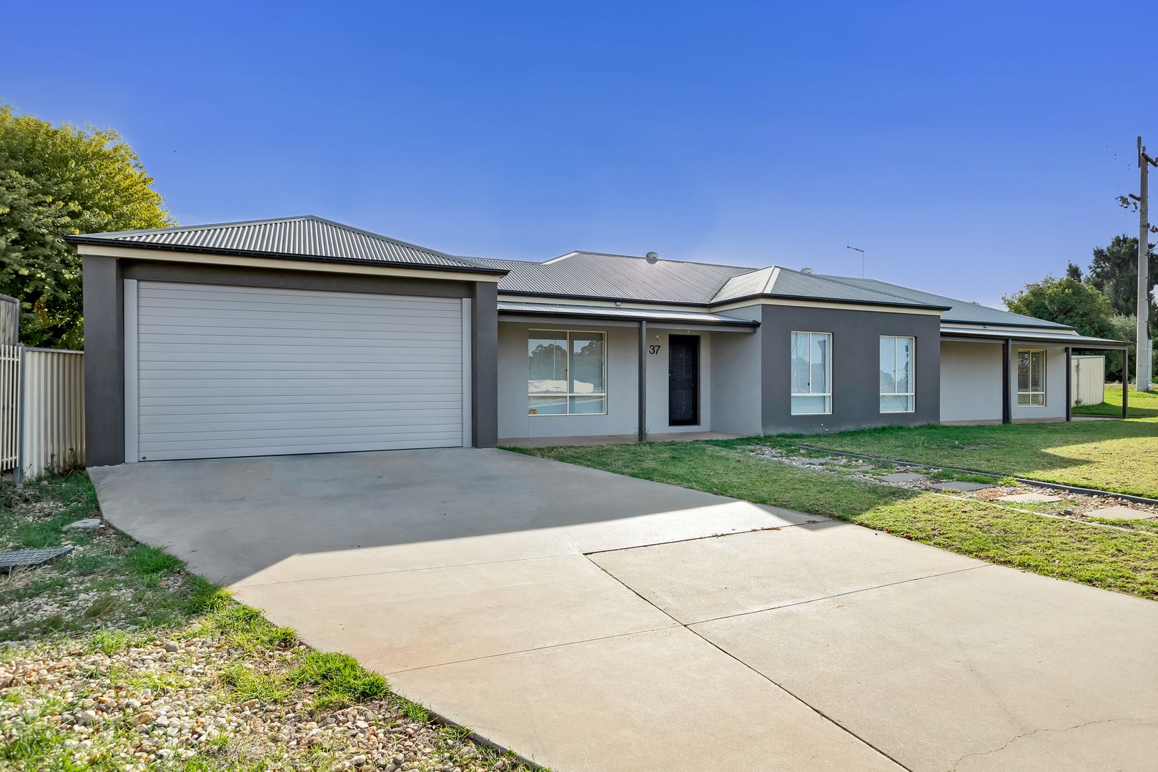 37 Midway Drive, Buronga NSW 2739 House For Rent 580 Domain