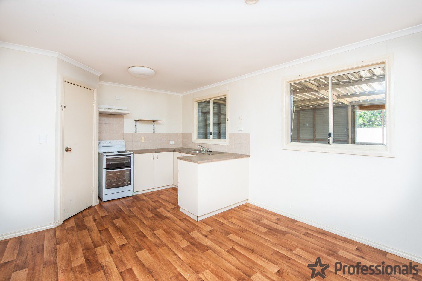 27 Clematis Crescent, Utakarra WA 6530, Image 2