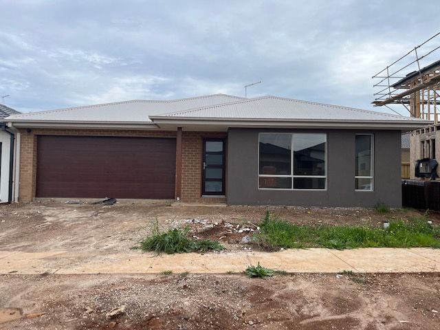 4 bedrooms House in 14 Brown Street BONNIE BROOK VIC, 3335