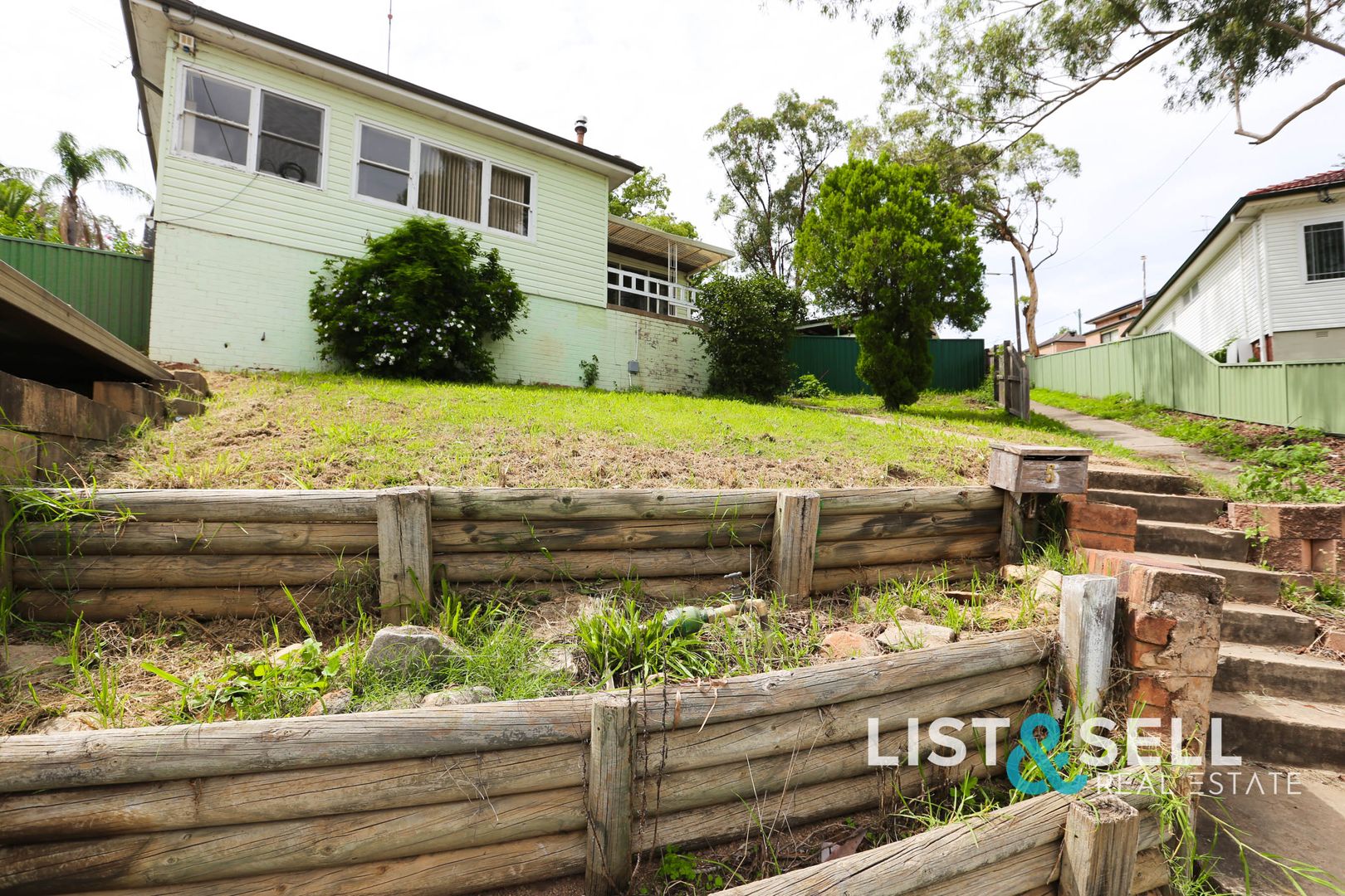 5 Fisher Place, Campbelltown NSW 2560