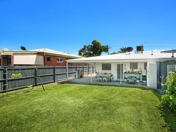 2/233 Buchan Street, Westcourt QLD 4870