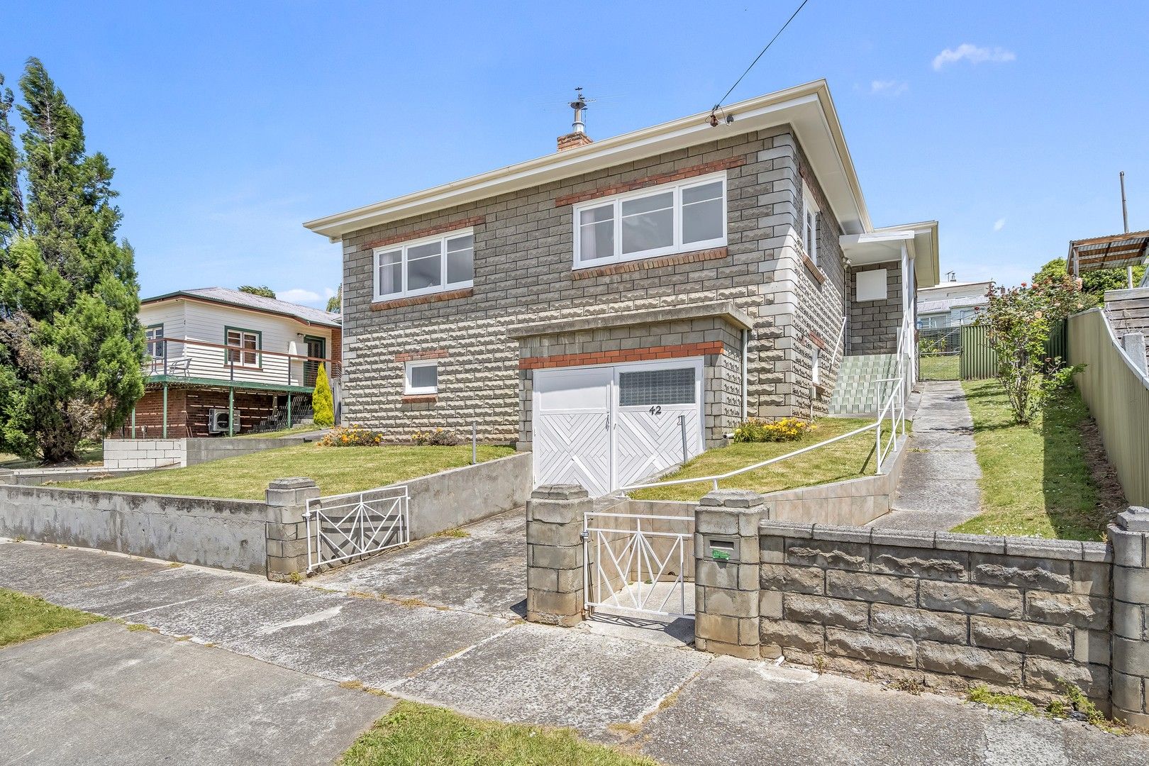 3 bedrooms House in 42 Leonard Ave MOONAH TAS, 7009