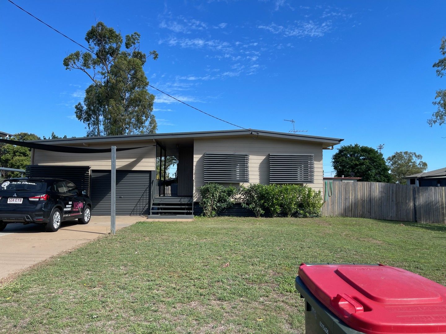 3 bedrooms House in 17 Flight Drive MORANBAH QLD, 4744