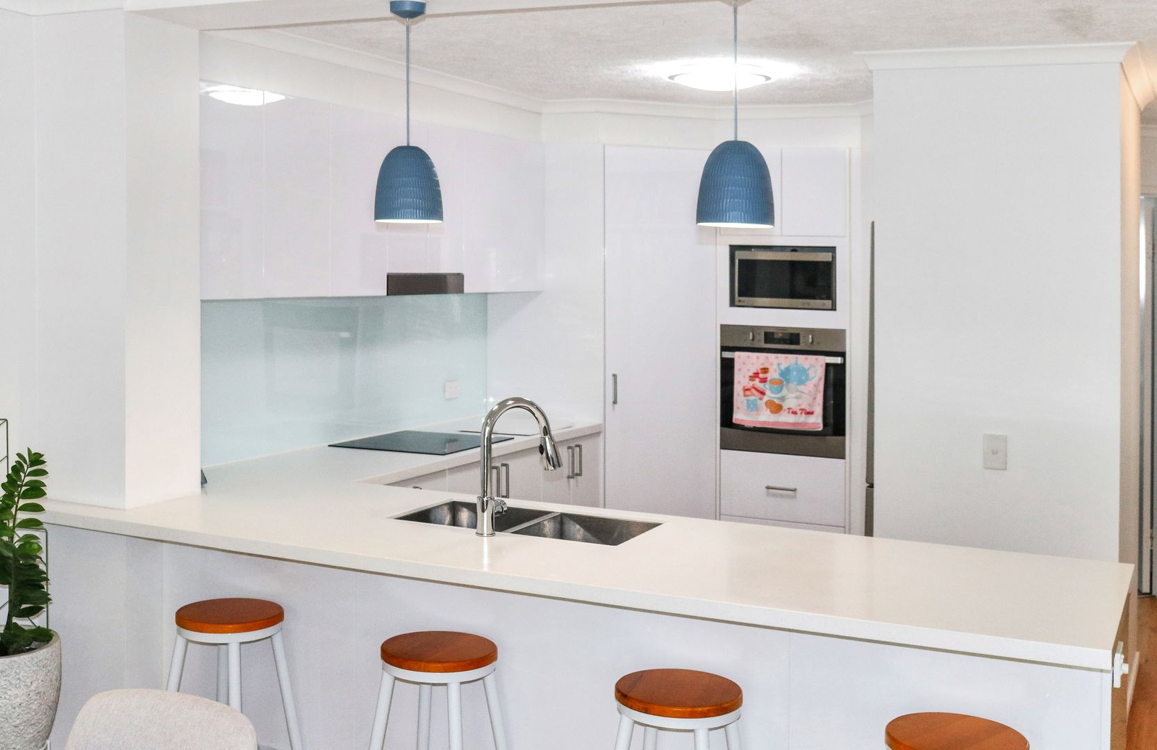 2 bedrooms Apartment / Unit / Flat in Unit 7/16 Djerral Ave BURLEIGH HEADS QLD, 4220