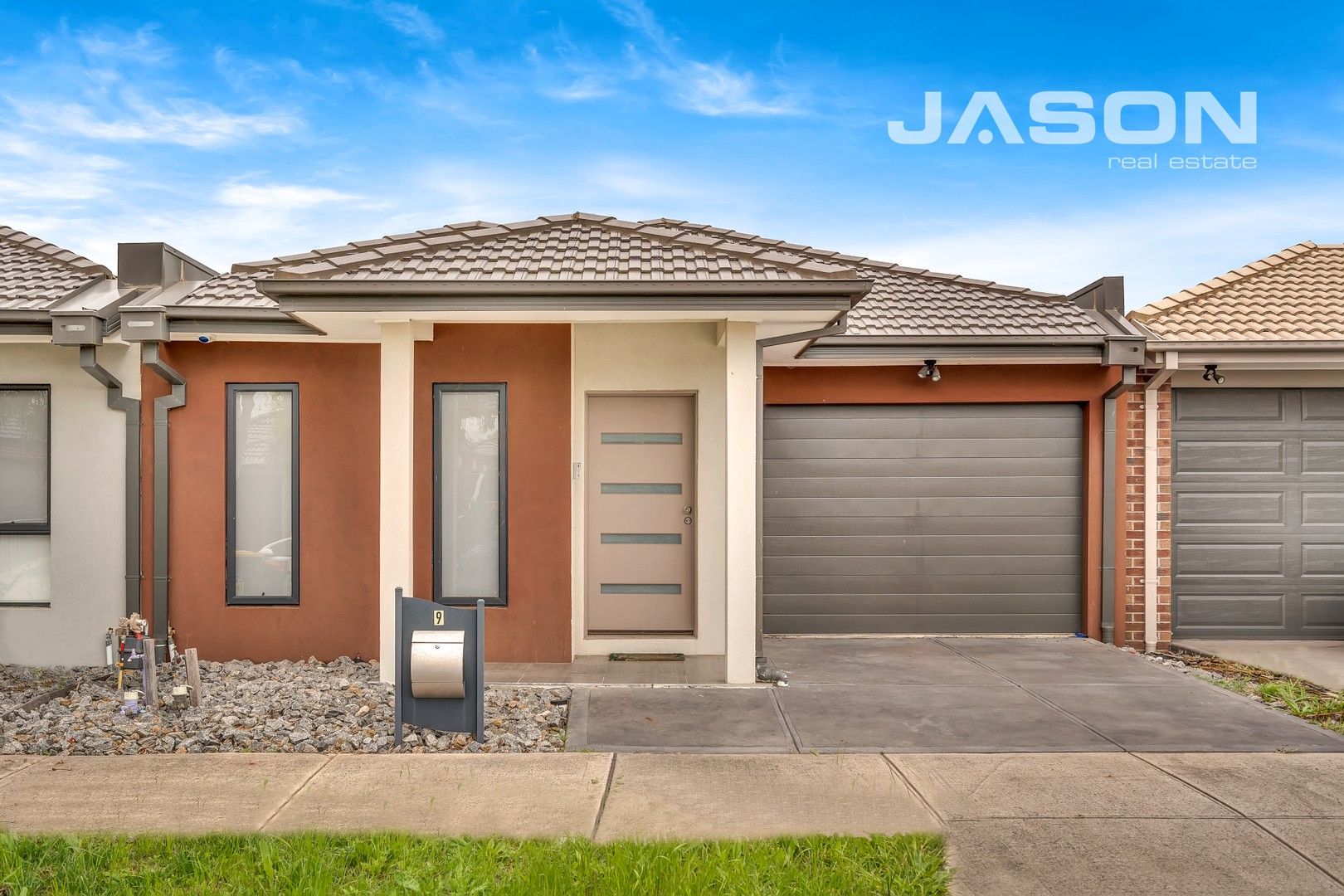3 bedrooms House in 9 Martinshaw Road MICKLEHAM VIC, 3064