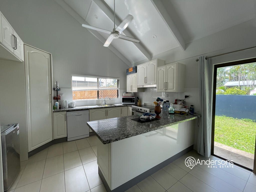 9 Holland St, Wongaling Beach QLD 4852, Image 1