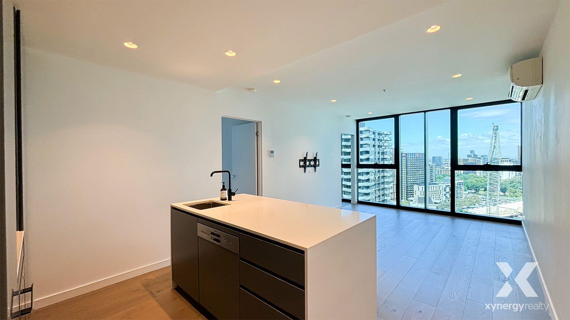 2 bedrooms Apartment / Unit / Flat in 2207/462 Elizabeth Street MELBOURNE VIC, 3000