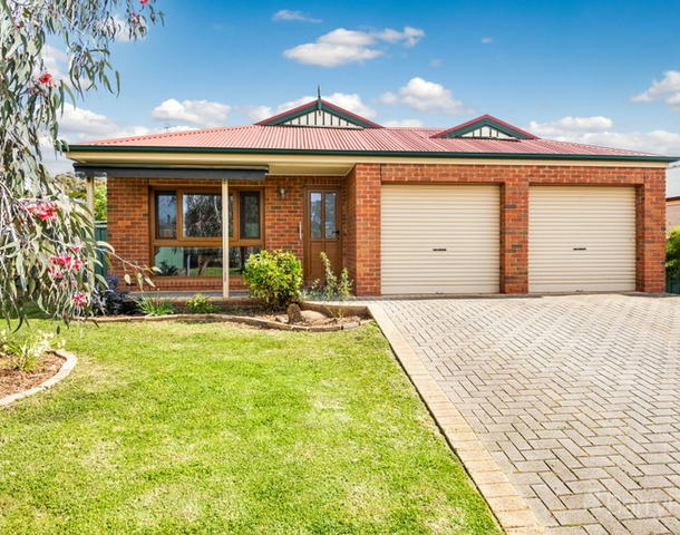 8 Emma Place, Quarry Hill VIC 3550