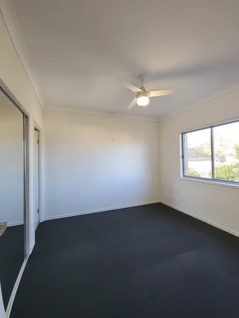 Additional image 3 of 2/11 Bulloo Street, Glenvale QLD 4350