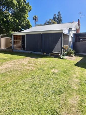 2 bedrooms House in 26 Hilda Road WAIKIKI WA, 6169