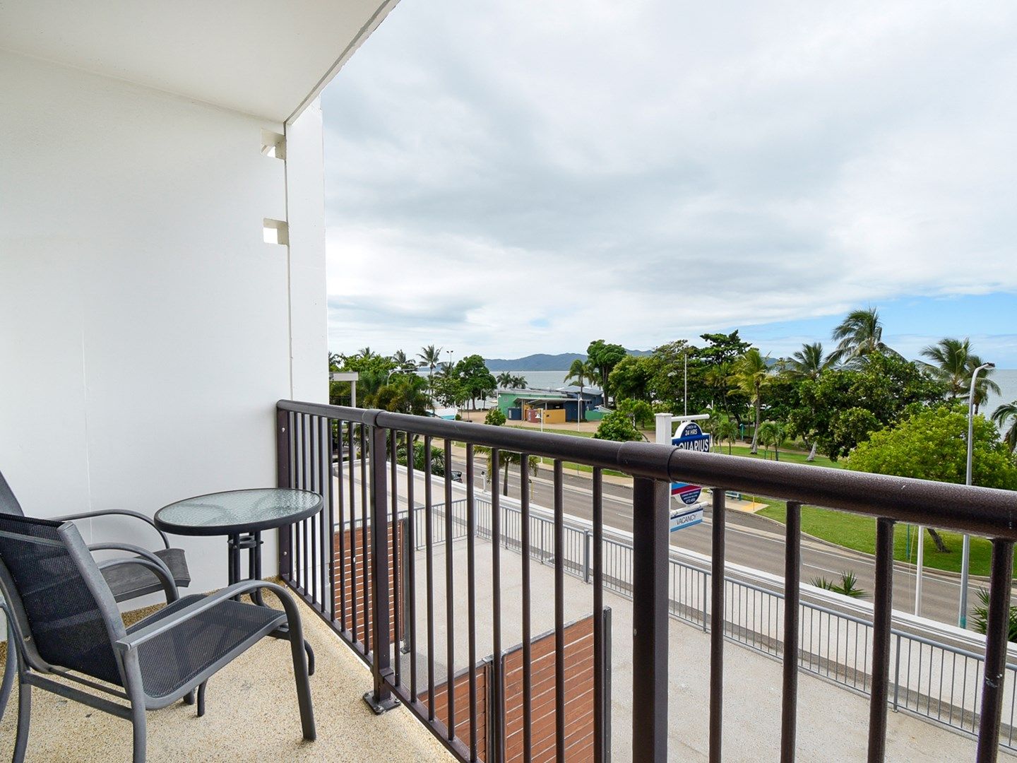 1 bedrooms Apartment / Unit / Flat in 203/75 The Strand NORTH WARD QLD, 4810