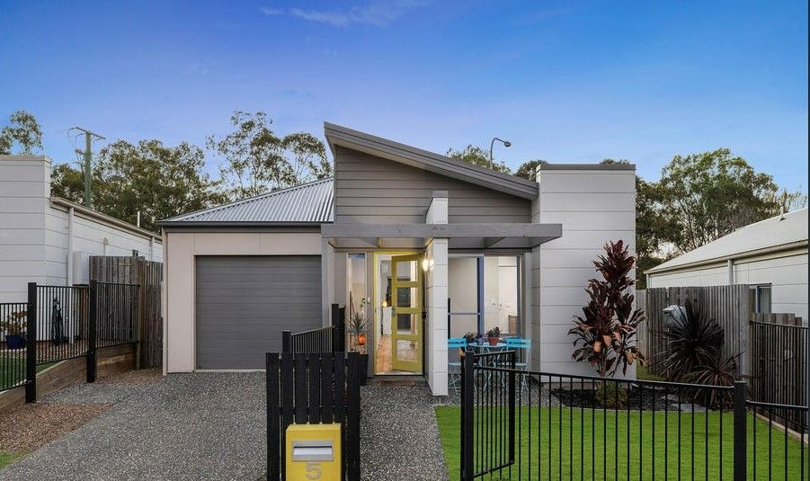 3 bedrooms House in 5 Prantl Court BELLBIRD PARK QLD, 4300