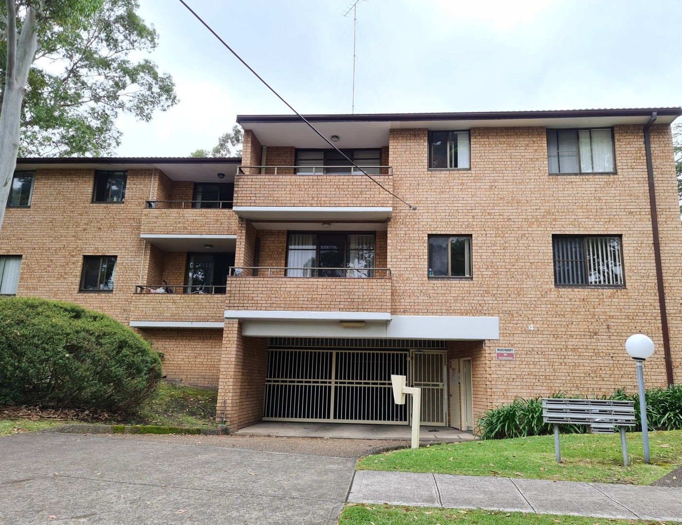 2 bedrooms Apartment / Unit / Flat in 3/4 Alma Street HURSTVILLE NSW, 2220