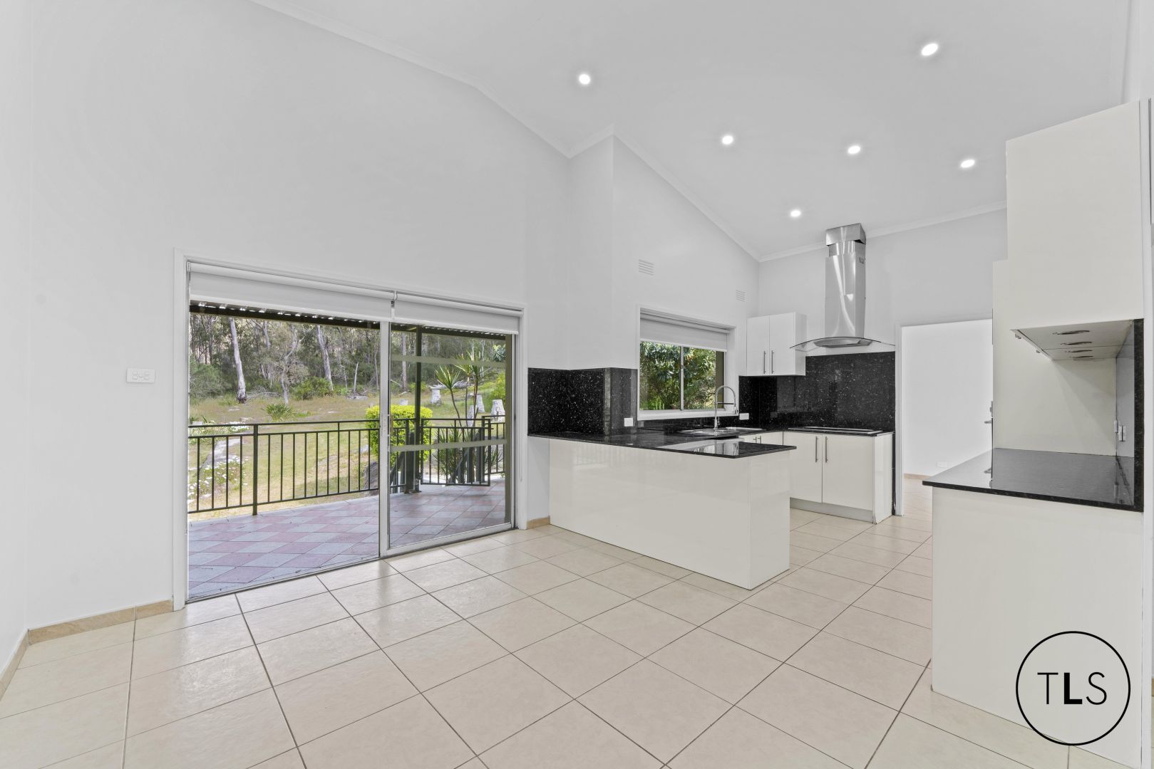 25 Amberdale Avenue, Picnic Point NSW 2213, Image 2