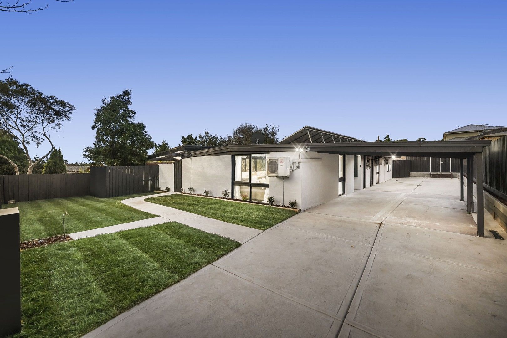 3 bedrooms House in 81 James Cook Drive ENDEAVOUR HILLS VIC, 3802