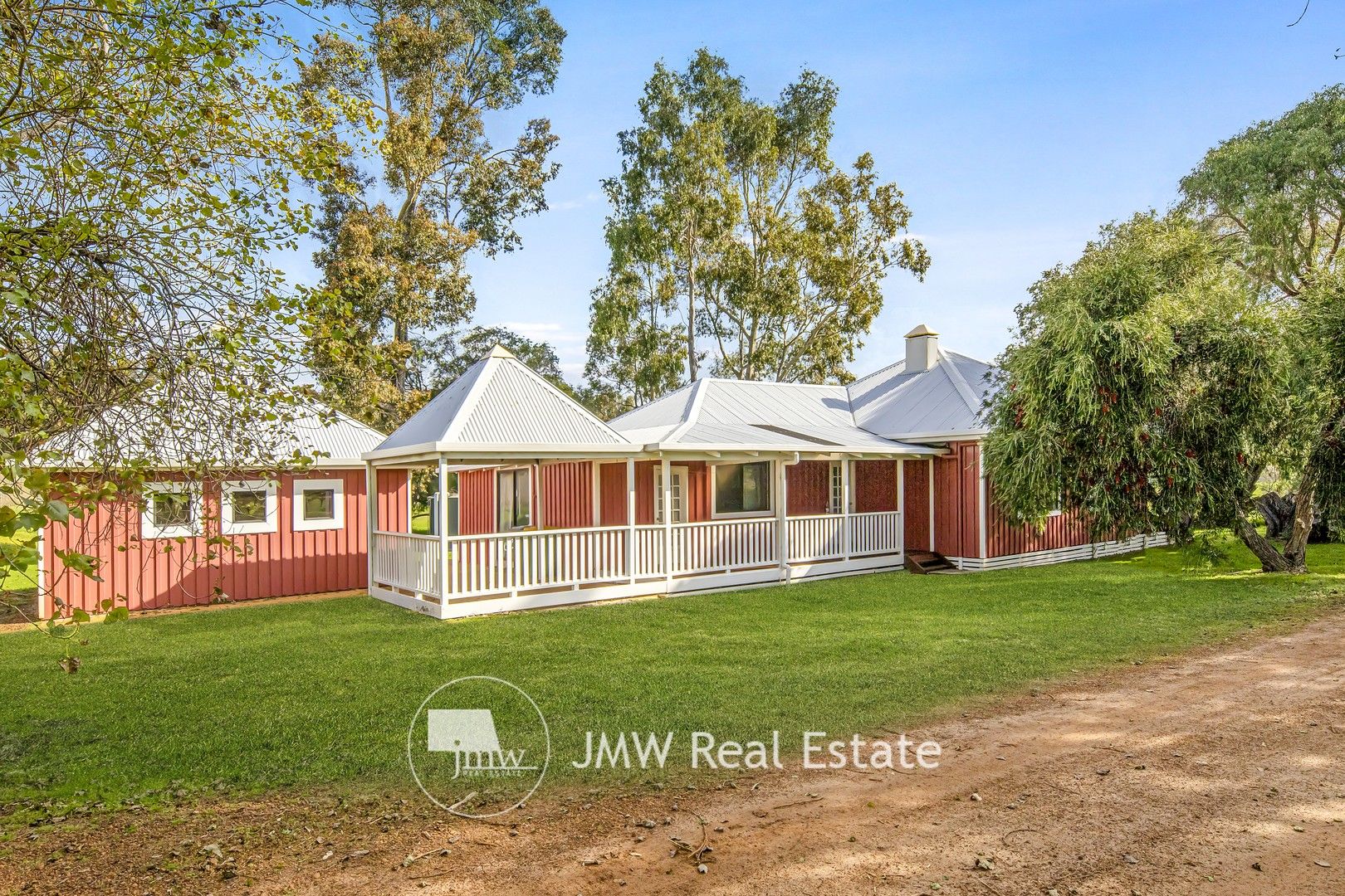 3 bedrooms House in Commonage Road YALLINGUP WA, 6282