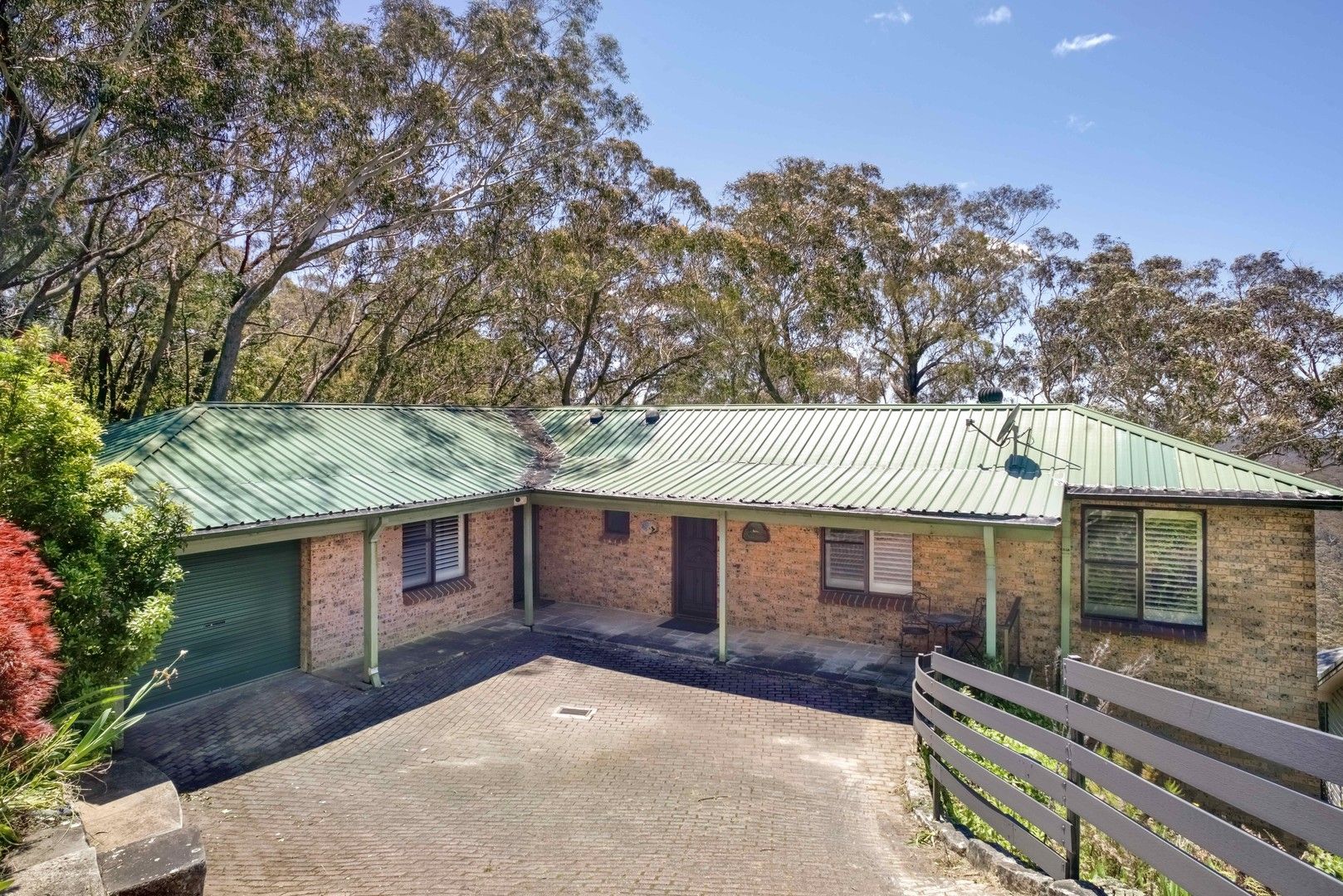 5 bedrooms House in 35 Henderson Road WENTWORTH FALLS NSW, 2782