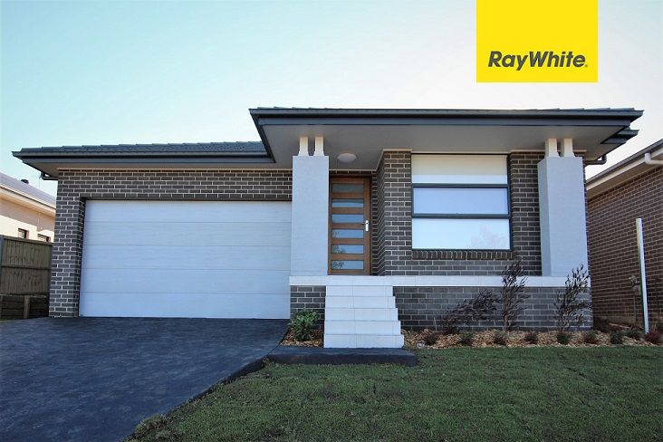 4 bedrooms House in 10 Curie Road CAMPBELLTOWN NSW, 2560