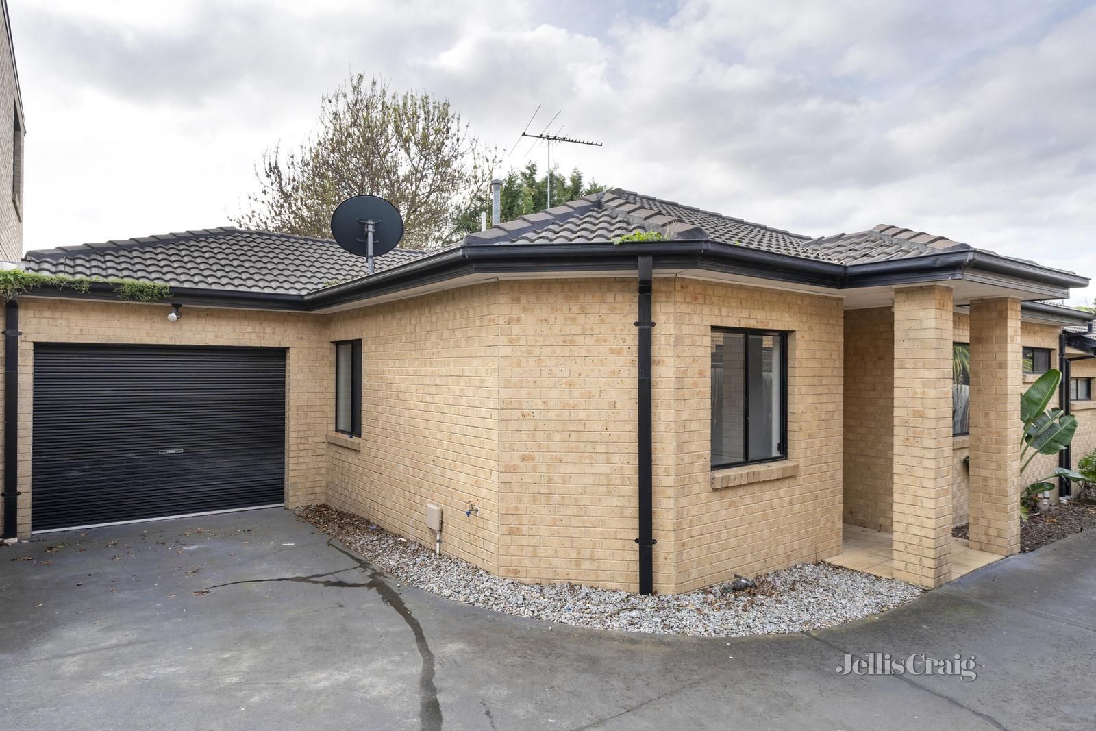 3 bedrooms Villa in 2/30 Snell Grove PASCOE VALE VIC, 3044