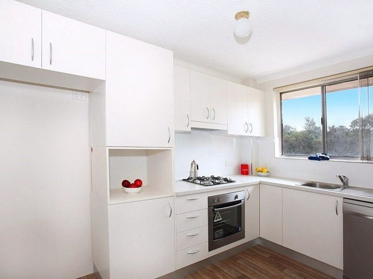 2 bedrooms Apartment / Unit / Flat in 22/38-40 Meadow Crescent MEADOWBANK NSW, 2114