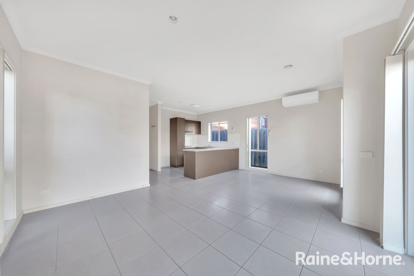 3/17 Crestmont Drive, Melton South VIC 3338, Image 2