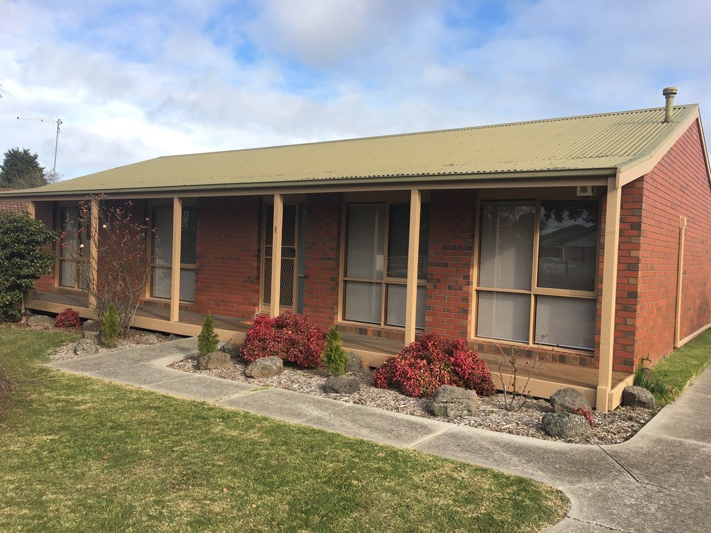 3 bedrooms Apartment / Unit / Flat in 1/19-21 RAGLAN STREET WALLAN VIC, 3756