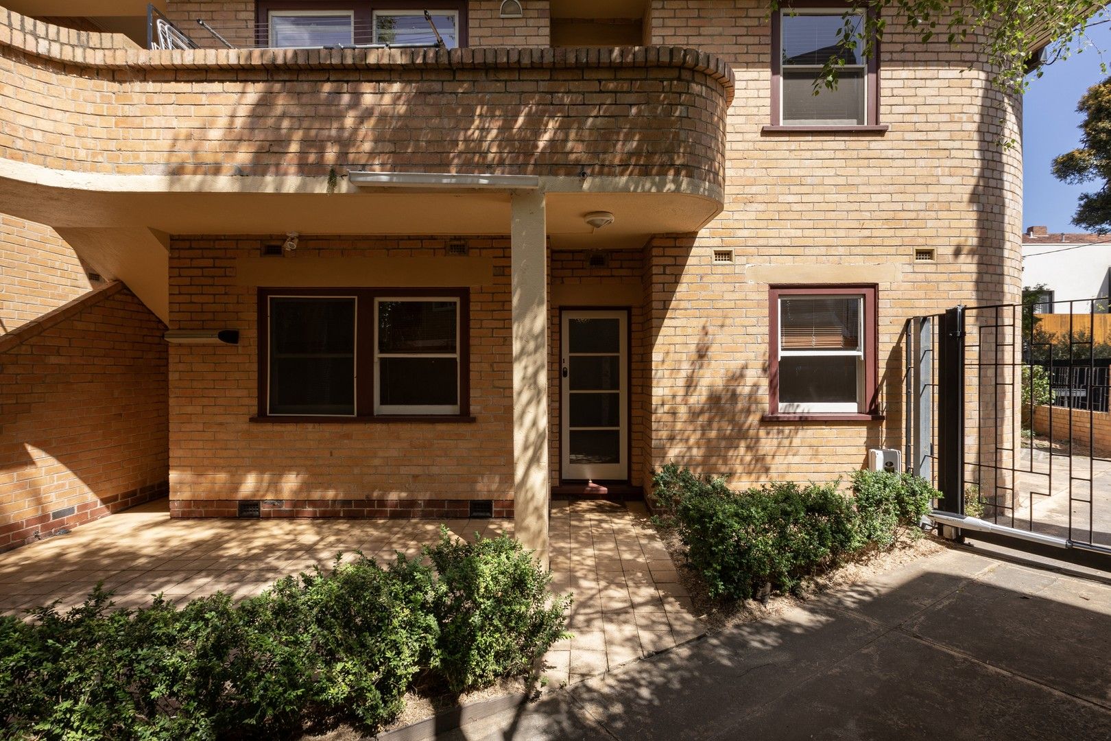 2 bedrooms Apartment / Unit / Flat in 1/8 Raith Court ST KILDA EAST VIC, 3183
