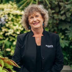 Yvonne Wood, Property manager