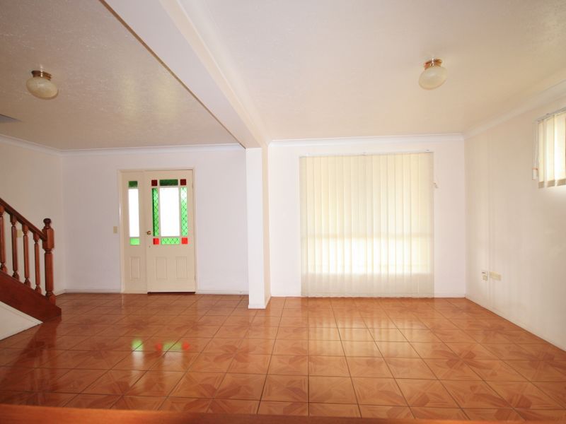 1/911 Rollo Street, Gladstone Central QLD 4680 Apartment For Rent