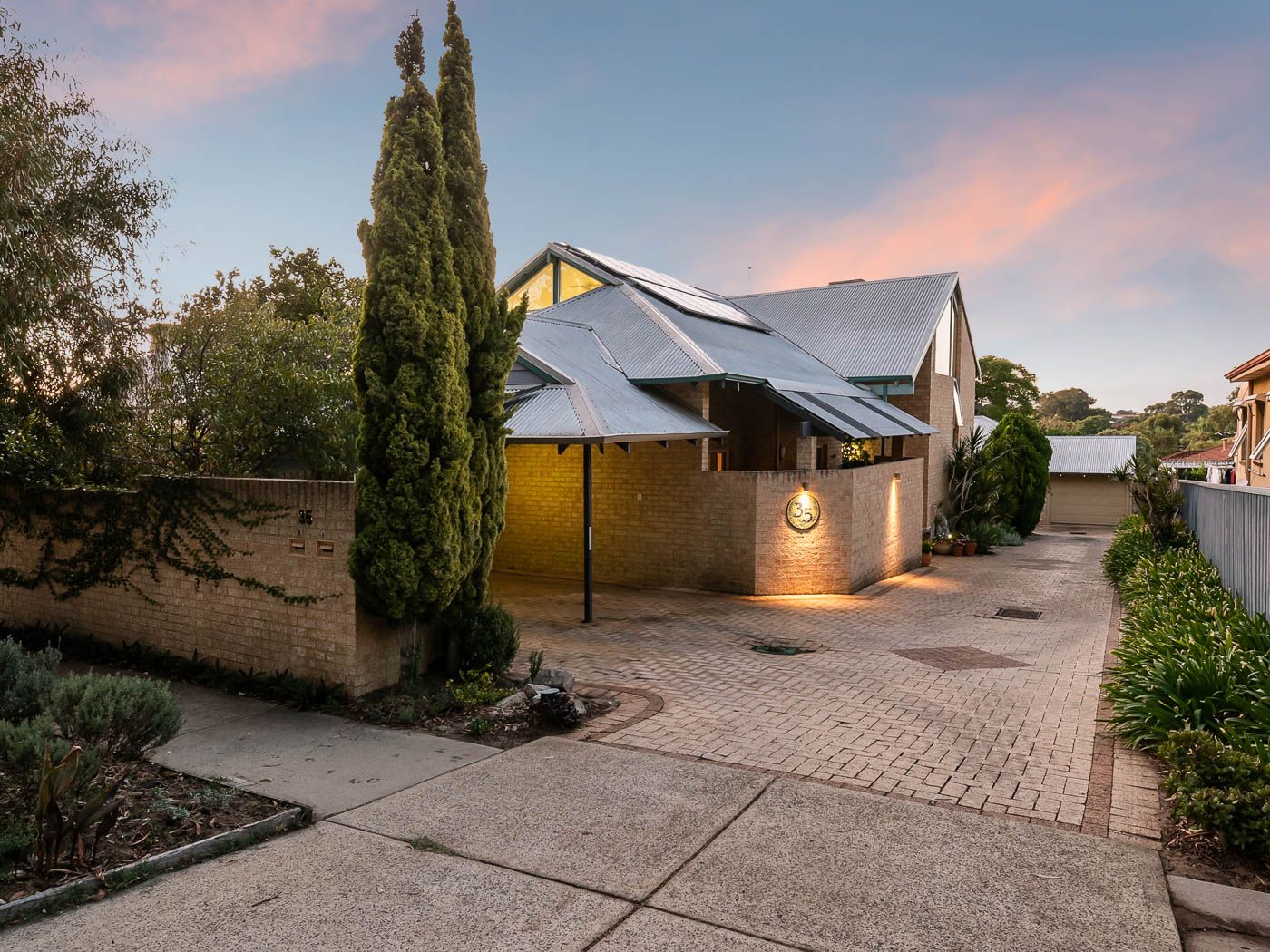 4 bedrooms House in 35 Solomon Street PALMYRA WA, 6157