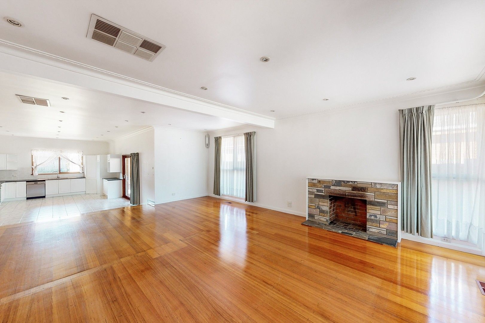 3 bedrooms House in 13 Barilla Road MOORABBIN VIC, 3189