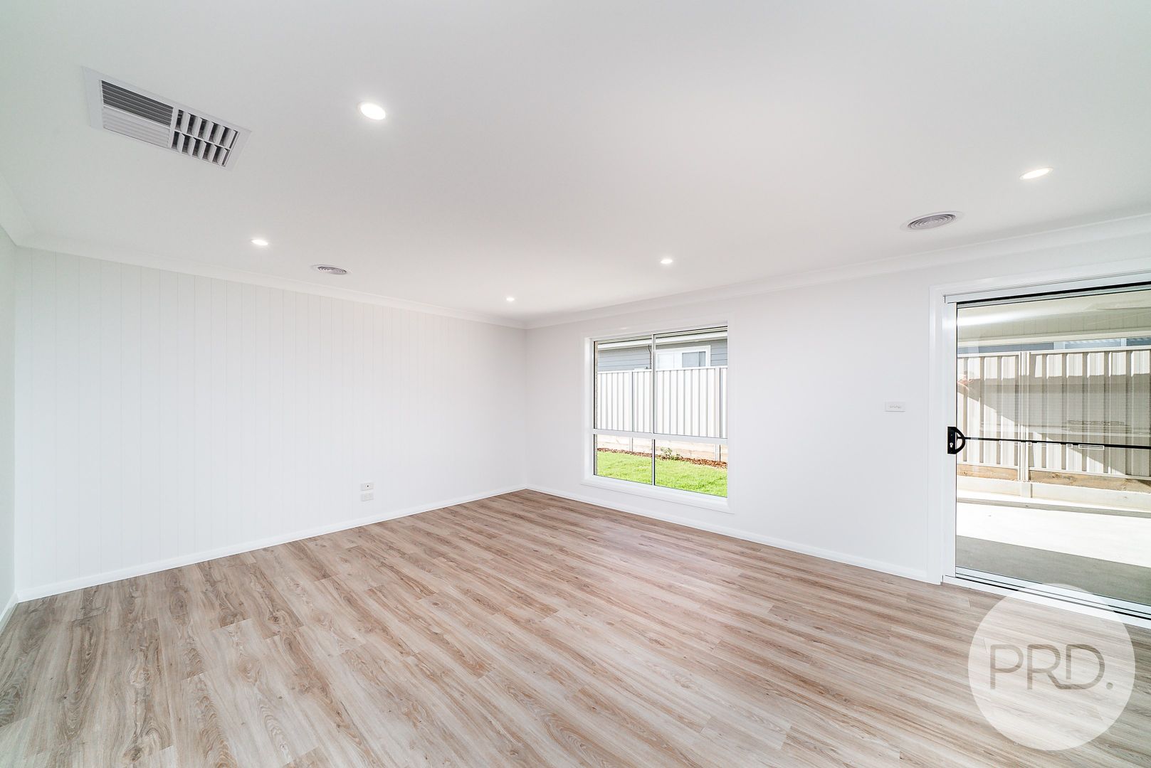 1/2 Wiveon Street, Gobbagombalin NSW 2650, Image 2