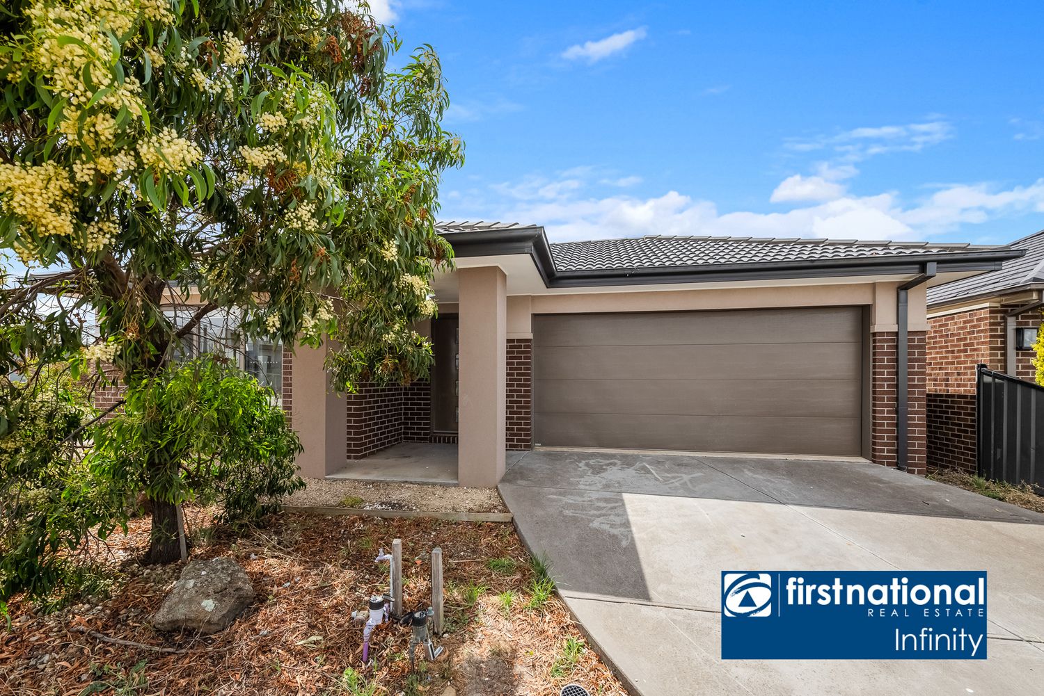 4 bedrooms House in 142 Grevillea Street CRAIGIEBURN VIC, 3064