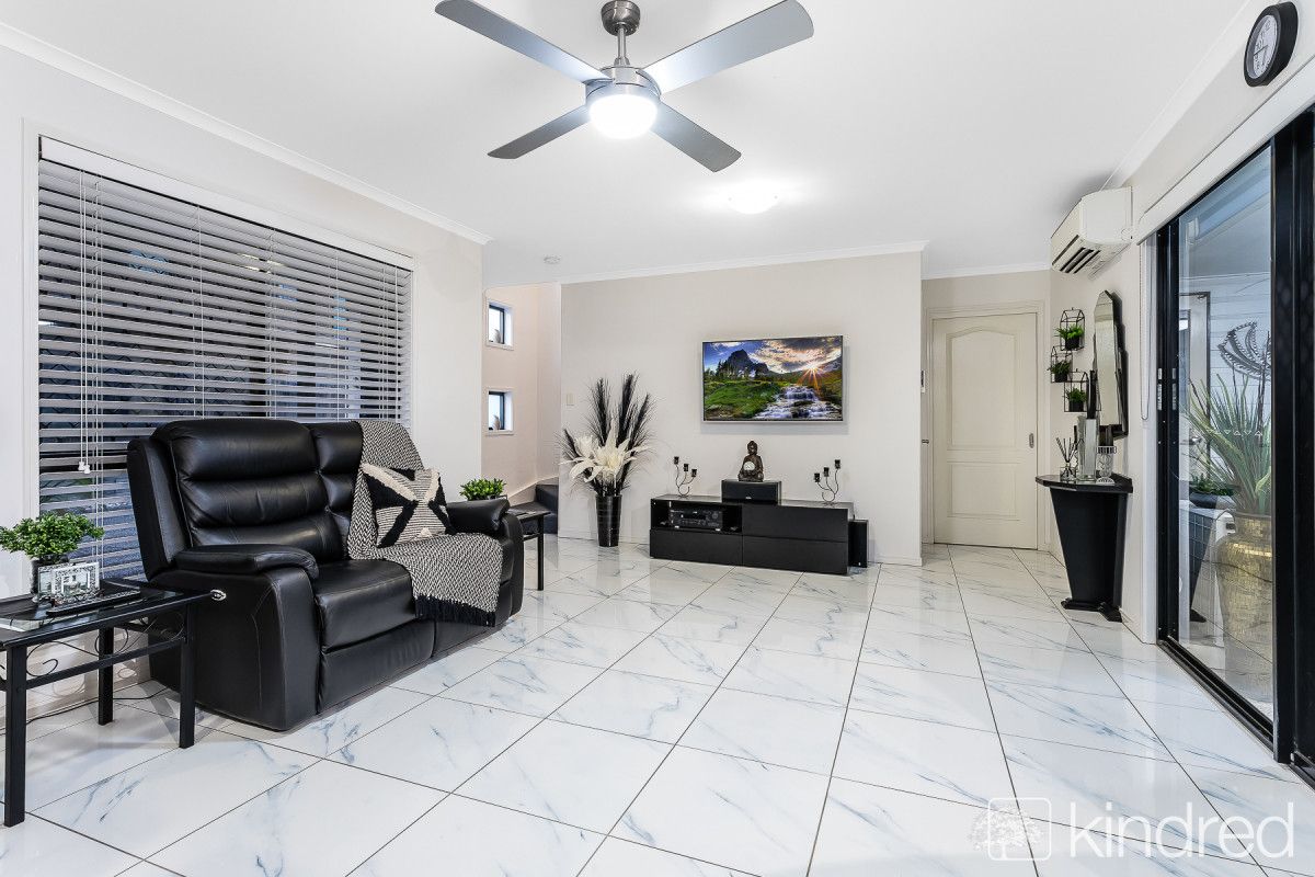 2/7 Slater Avenue, Lawnton QLD 4501, Image 2