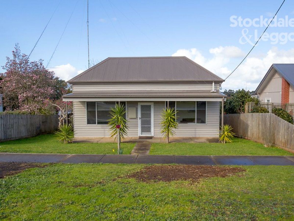 3 bedrooms House in 13 Young Street LEONGATHA VIC, 3953