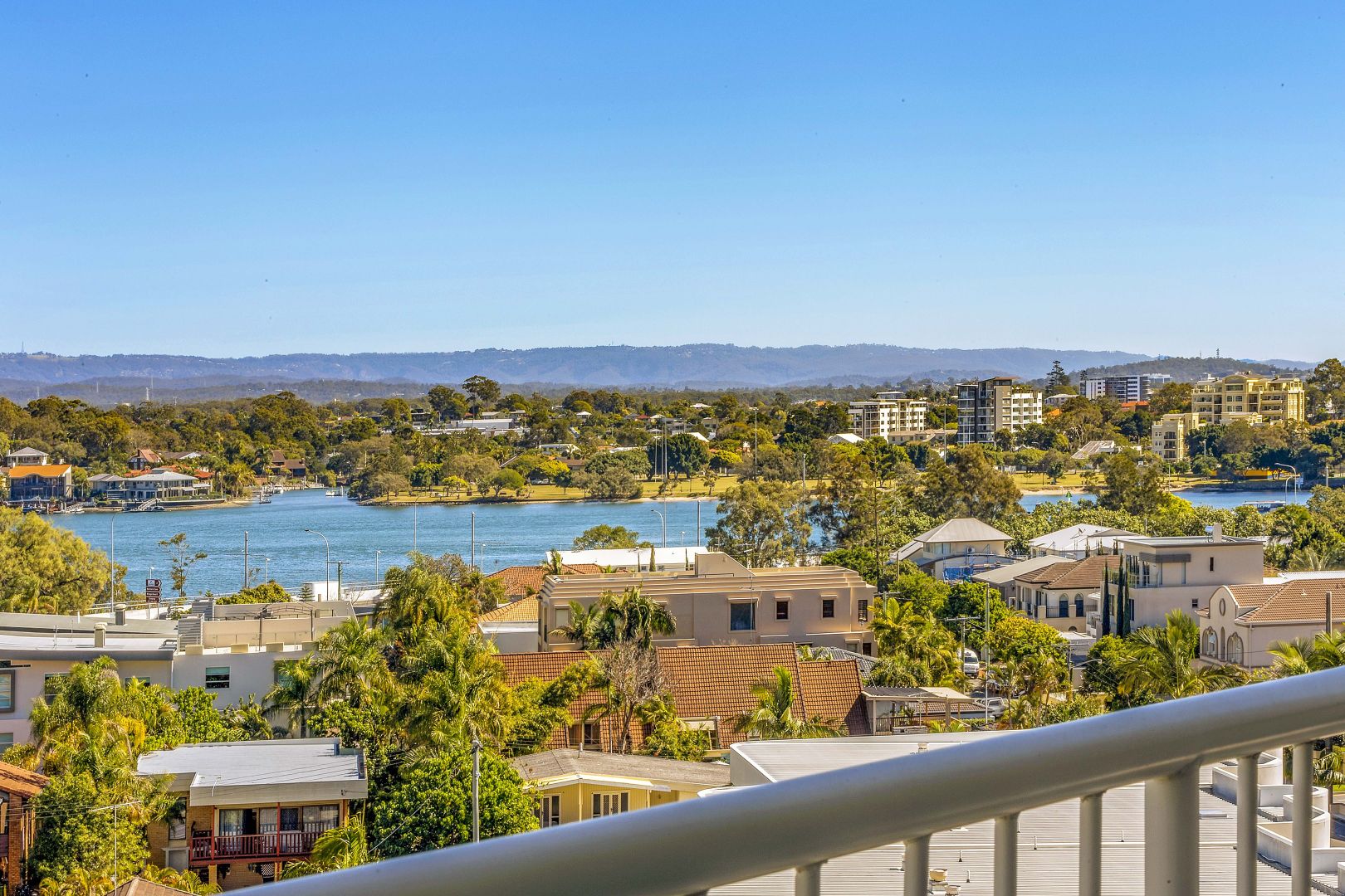 17/20 Cronin Avenue, Main Beach QLD 4217, Image 2