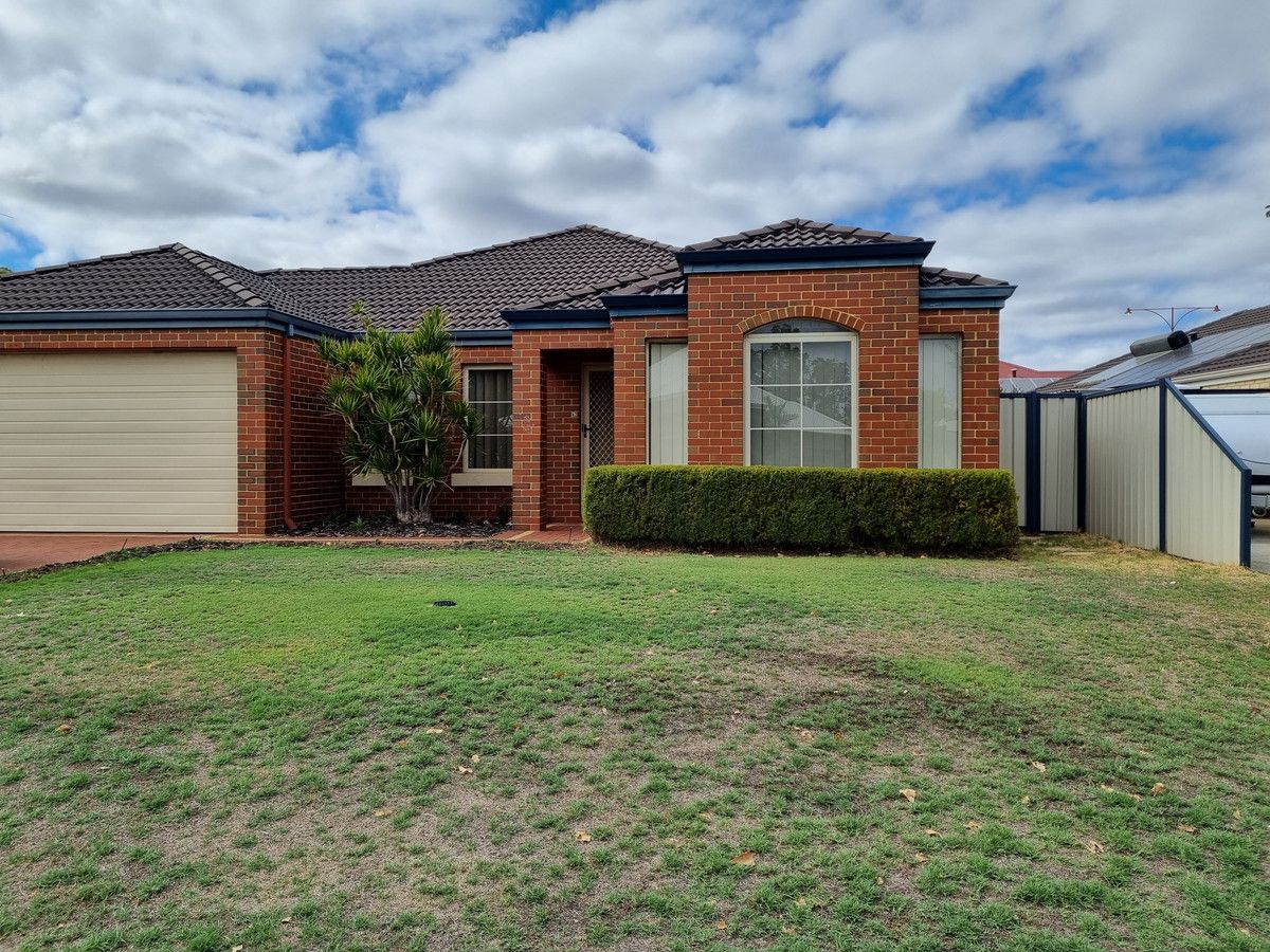 4 bedrooms House in 42 Camden Way MEADOW SPRINGS WA, 6210