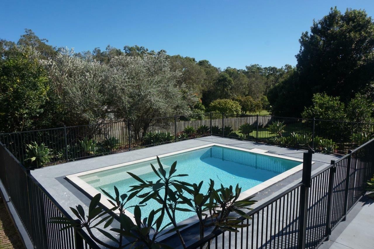 6 bedrooms House in 11 Investigator Ave COOLOOLA COVE QLD, 4580