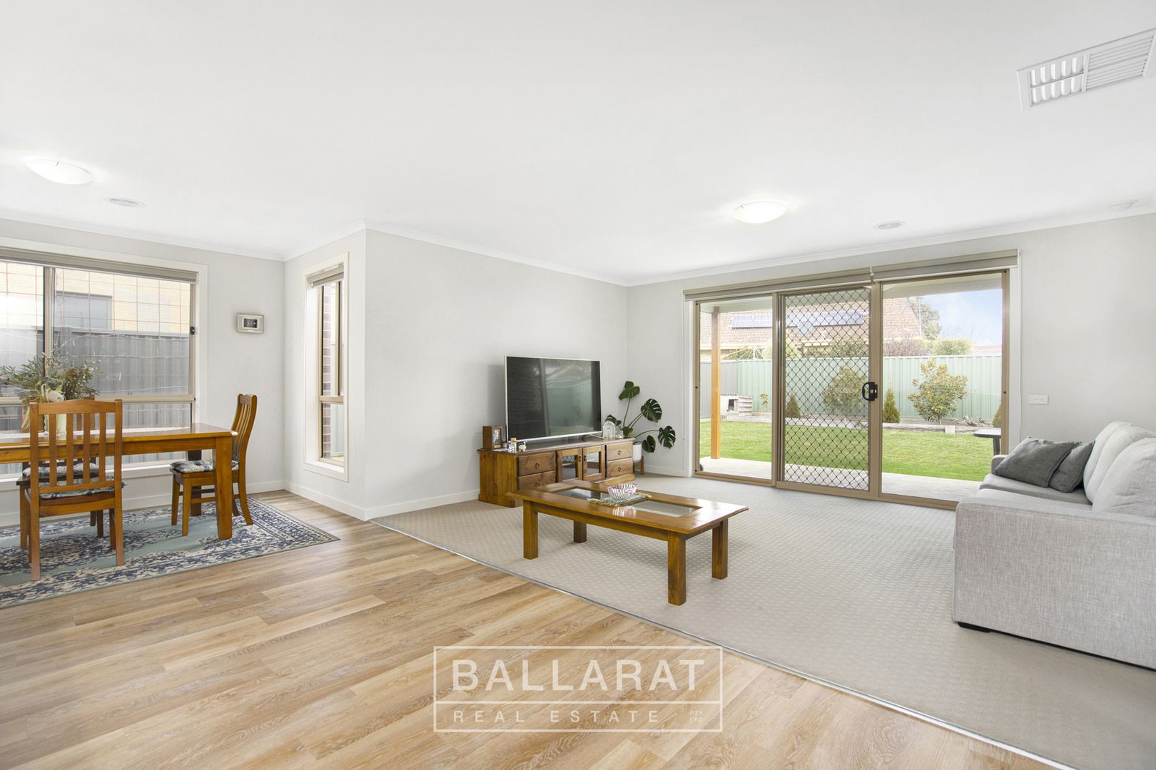 13 Scarlet Drive, Lake Gardens VIC 3355, Image 2