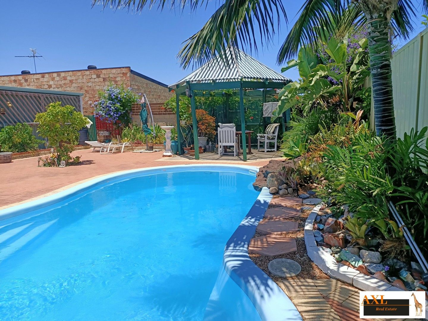 3 bedrooms House in 15 Summons Way WARNBRO WA, 6169