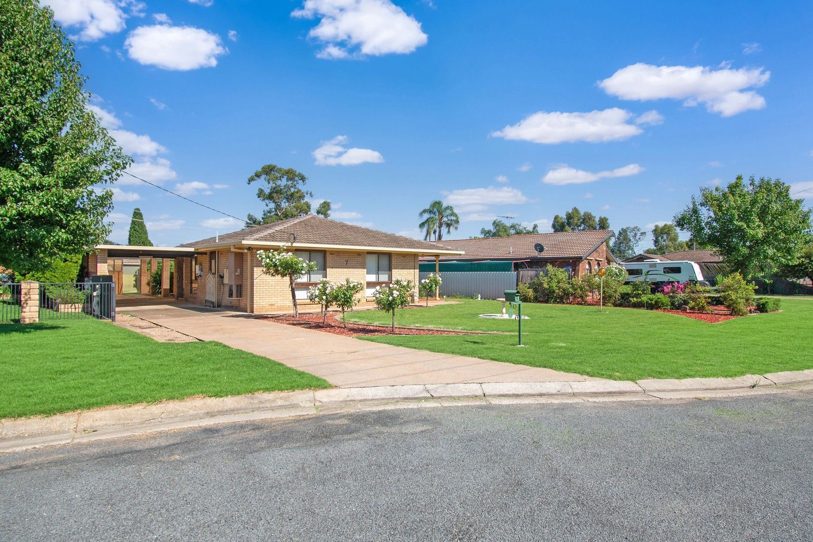 4 bedrooms House in 7 Fahey Crescent CULCAIRN NSW, 2660