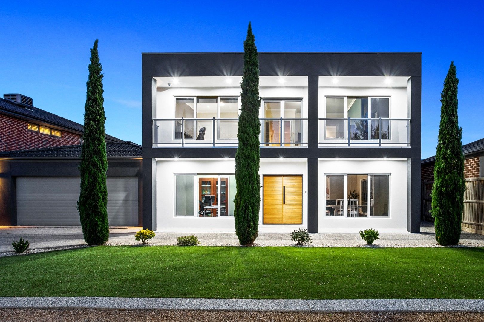 5 bedrooms House in 11 Coronation Street TAYLORS HILL VIC, 3037