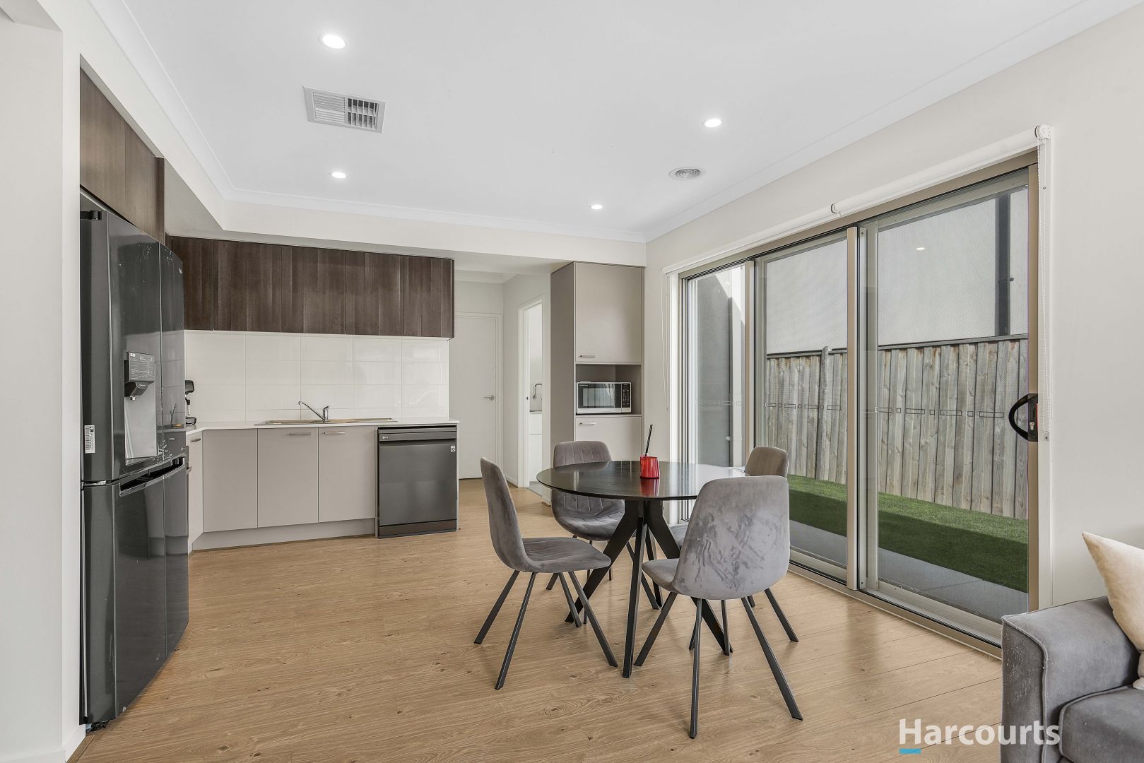 1 Harlequin Way, Clyde North VIC 3978, Image 2