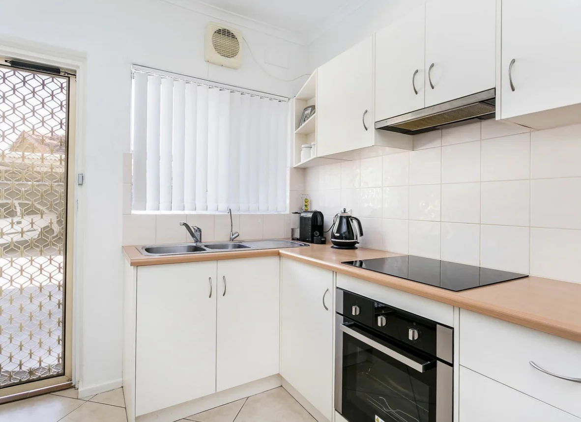 1/4 Douglas Grove, Glenelg North SA 5045