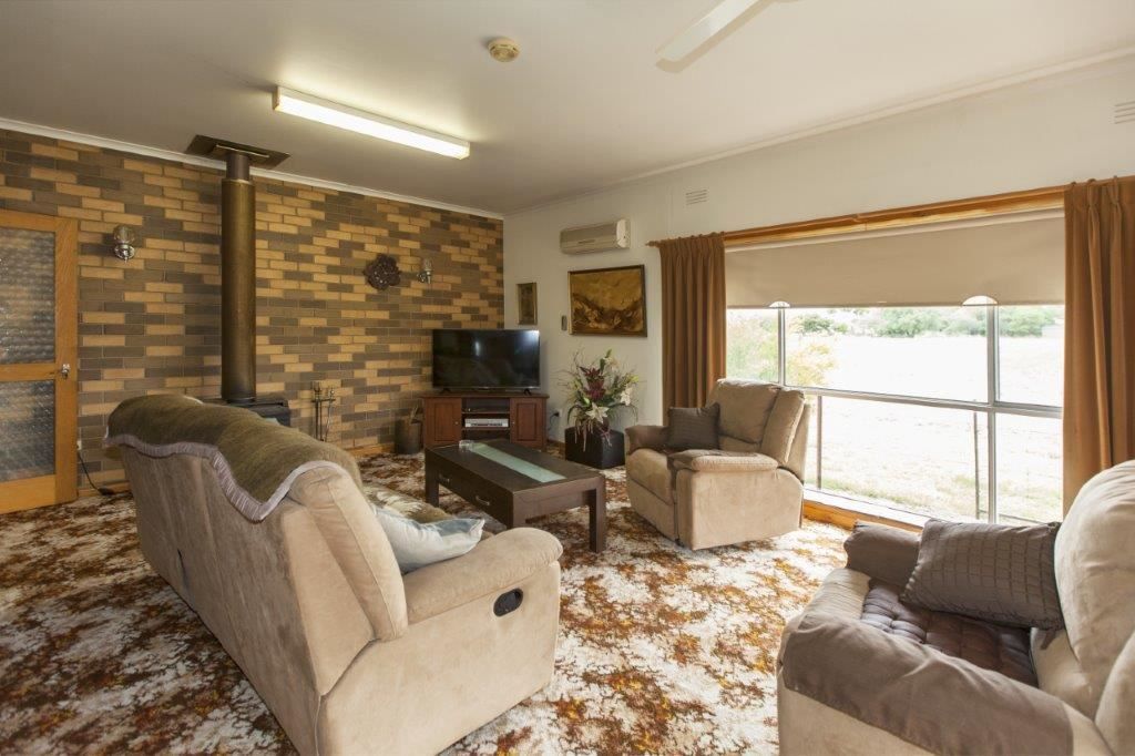 28 Leach Road, Lake Bolac VIC 3351, Image 2