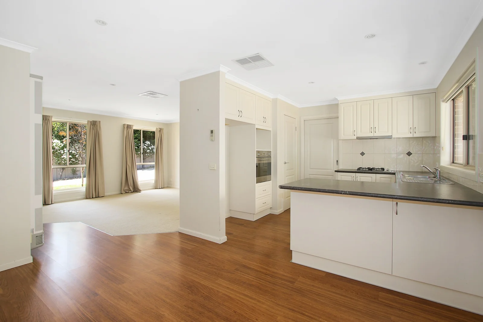 2/406 Halehaven Crescent, Lavington NSW 2641