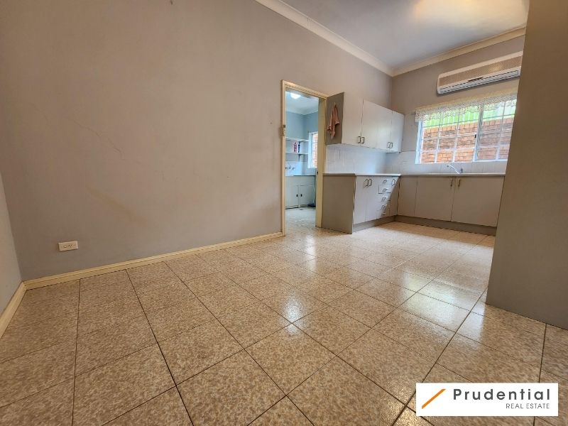 16a Clareville Close, Woodbine NSW 2560 Apartment For Rent 400